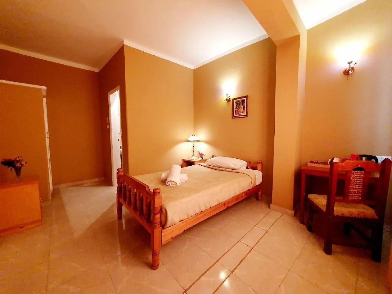 Cream Hostel Luxor Guest house