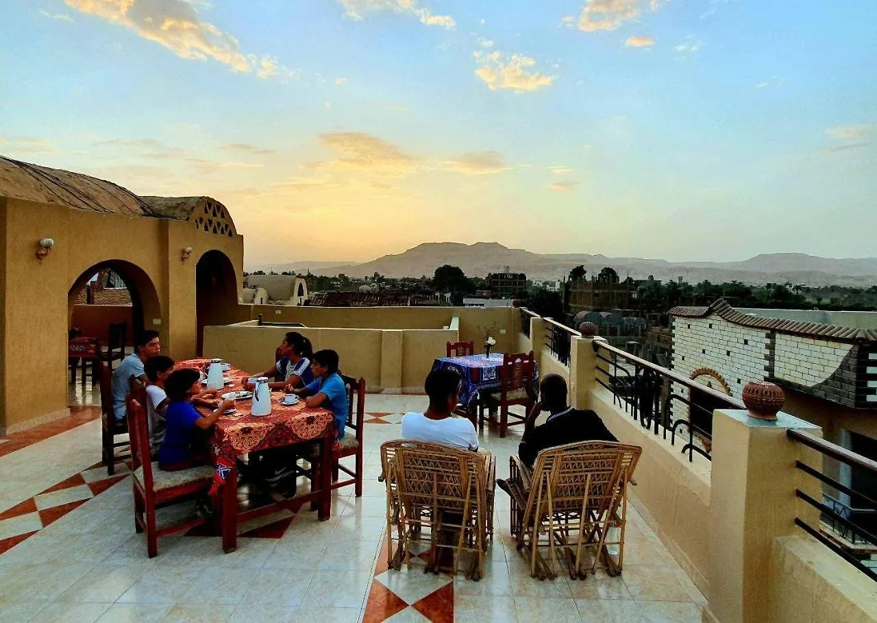 Cream Hostel Luxor 0*,