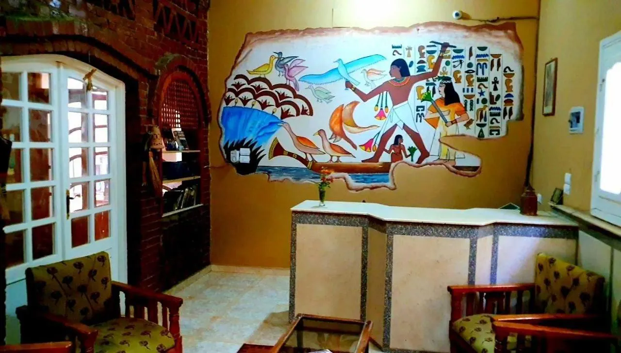 Cream Hostel Luxor 0*,